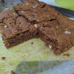 I was dubious about my mini chopper's ability to make nut butter, but we managed! Used white choc chips instead cos it felt more blondie. Would definitely make these again - they taste great, the salt flakes are a great touch. 