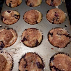The topping can be cut in half.
Will make 12 regular sized muffins.