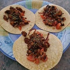 Used red onions. Used chopped tomatoes as the salsa. Quick and simple. Delicious!