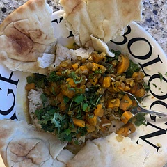 This is so good holy moly.
I had rice with it and naan. My lorrrrrrd. My gawdddd