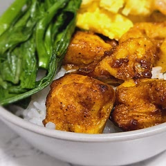 Excellent! Served on white rice with side of vegetables and shrimp/egg scramble 👌