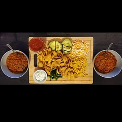 Our favorite chili recipe! We like to throw our favorite chili mixes on a board so we can add the things we like, a chili-cuterie board I guess 😋