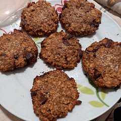 They were not as crunchy as I thought they would be in the end. I think one banana is better than two for this recipe. I added coconut flour on top just for a personal taste.