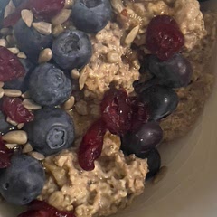 Great recipe!
I’ll be honest replaces the chia seeds with a gut health mix which contains flax seeds, chia seeds and pro/prebiotics but I have this every week now!