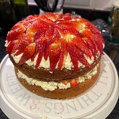 The BBC recipe for sponge cake was very easy 👍🏽
I decided to add double cream and strawberries as this my youngest daughter favourite for her birthday. Hope she enjoys it ❤️