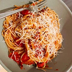 Simple and delicious. Not sure when the onion is supposed to go in (not showing up in the instructions anymore). Added a teaspoon of soy sauce.