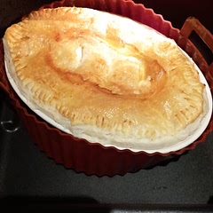 Chicken leftover put into pie. Flavoursome with thyme and mustard inc veg. Instant hit 😋