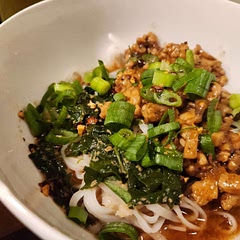 This was so good! Used more ground chicken than the recipe called more. Love the flavor and it isn't ridiculously spicy but still has a great kick.