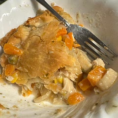 This was so delicious!  Made in a deep dish pie plate.  Added a little extra salt and pepper and also some dried parsley and garlic powder.