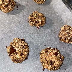 I didn’t add the honey and for me this recipe was perfect and very sweet because of the chocolate chips