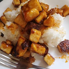 I served with Budget Bytes recipe for coconut rice. 🤌🤌🤌