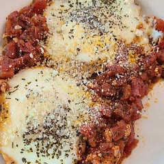This probably takes 20 minutes or so to make... But it's very low maintenance. A good thing to have on the stove for breakfast while cleaning the kitchen. Nothing to cut and prep. A go-to for breakfast. 