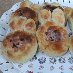 It is delicious. I filled with dates paste because I didn't have red beans.