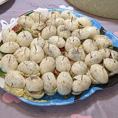 Very tasty treat. Made these for my daughters baby shower. They were a hit. 

However everyone removed the lettuce. So maybe no lettuce next time.
