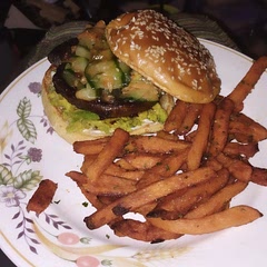 it was absolutely delicious and pretty easy to make, my roommates absolutely adored it! i put some mayo on the buns and sided with sweet potato fries. definitely keeping it on the rotation :)