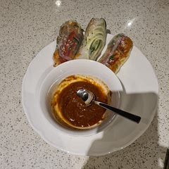Made 4 rolls with ingredients for 3. The rolls themselves are a good mix of texture and veggie flavour. The sauce though is amazing 👌 So easy and so delicious!