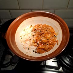 Used chicken thighs and needed to use up my potatoes sk added chicken stock to make up for the extra water needed. Topped up with Ebi Fujinzuke.