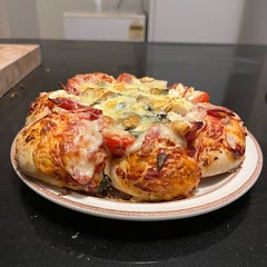 dough was so fluffy, loved it!
added my usual toppings of tomato paste, paprika, garlic, onion, cherry tomatoes, salami, jalapeño, mozzarella, feta, cheddar and basil.