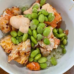 The healthy mayo didn’t work for the sauce. Everything needed a lot of salt. I used cauliflower rice which was good but really changed the taste.
Matt loved it. Next time get the sea week flacks and avocado and use rice.