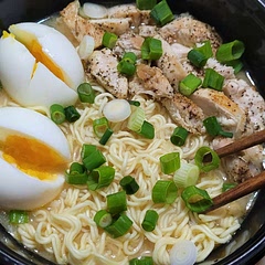 I didn't bother with the carrots or the mushrooms but added chicken instead and added white rice wine to the broth and it come out absoutly perfect ❤️