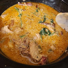 I added spinach towards the end of it cooking when I added the cream and I think it all blended quite well. 