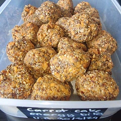 I didn't have nuts so I used seeds but it's still a tasty bite. popped them in the fridge they keep for a week 
