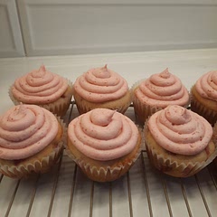 These cupcakes taste so good! The cake is so light and fluffy, the icing is sweet but tasty!
Just a tip, follow the 14-16 cupcakes guild line. I thought the batter looked too high, so I added 3 more totaling 19 cupcakes, but after cooking them, some were small.
These are definitely some cupcakes that look like they were bought from a bakery (minus my first-time icing attempt lol...)