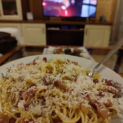 I've added a bit too much pasta water but anyways it js absoleyely perfect