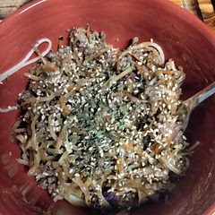 I had used angel hair spaghetti I did not have any lo me noodles or rice noodles I did however it had a few more spices they spice Asian blend and some honey and agava just to give it a little sweetness but other than that it was delicious 😋