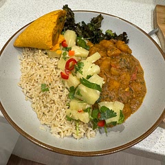 I really enjoyed this, I served with half a Jamaican patty and crispy kale