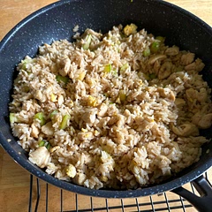 Easy recipe. I used diced chicken breast and sesame oil to fry the chicken. Taste delicious. Will try it with ground chicken next time.