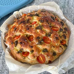 I topped it with some pesto, cherry tomatoes, and flaked sea salt. really yummy!!
