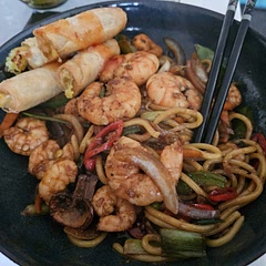 Delicious but quite rich. Served with a few spring rolls, but would definitely benefit from having some egg foo yong on the side too to help balance out the meal. 
