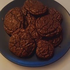 Excuse me but this was so delicious! The browny texture is spot on. Instructions were easy to follow. Two servings made the amount shown on the picture (big plate).
