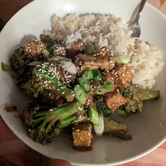 Lushhh. Did tofu in air fryer. Sauce needed a bit more water than recipe called for, either that or no cornflour. Super easy 