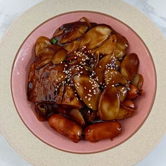 Had this when i was in korea and i had to recreate it. I could only find sliced rice cakes and added some mini sausages and it turned out great