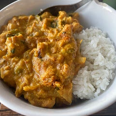 Quick and delicious crockpot meal. Very flavorful. I added a little more lemongrass and curry paste than the recipe called for. I also skipped the garlic butter at the end and just added garlic to the ingredients at the beginning instead.