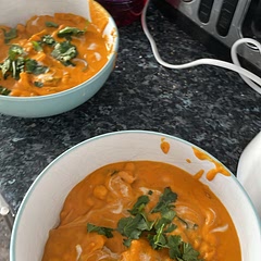 Very easy to make. I would recommend adding more spices, even adding chopped tinned tomatoes will make it 10 times better. Aswell, cut down the amount of liquid in the bits, used 200ml of  veg broth instead of the 480ml. Overall amazing dish.