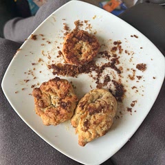 Bit deformed and overdone but still tasty and easy and a good way to use up a banana. Next time use unsalted butter or honey to do the glaze bc it was quite salty. Also use more so the sugar actually sticks better