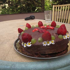 Didn't manage to make the frosting fluffy, but I put it in the fridge, so it wasn't loo liquidy