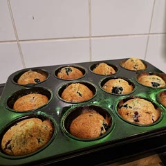 YUM-MMY!!

Could be made with less sugar, but aaaa this is good!