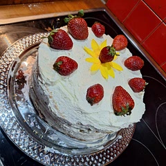 Came out great!
Made two cakes so 4 layers and seems taller this way
Also sunflower leaves so yay
