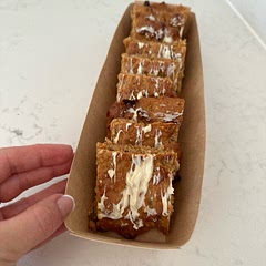 Perfectly gooey on the inside like a brownie, subtle crunch on the exterior like a flapjack, with healthy sugar-free, oat based core, cheekily drizzled with white chocolate.