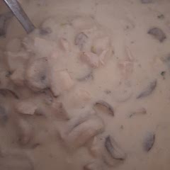 Je l'ai fait c'était très bon mais a l'assaisonnement j'ai trouvé que le goût ressemblait trop au vol au vent donc j'ai rajouté un pot de Boursin cuisine a l'ail . Un délice 👍🏻☺️