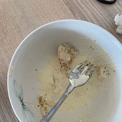 7/10 Would recommend adding less garlic and chicken thicker sauce too.
