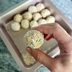Added dark choco chips, used pb2 + water, rolled on some desiccated coconut. But next time i’ll add chopped almonds / seeds to get more texture