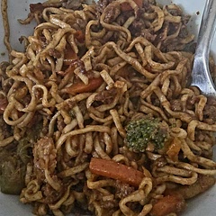 I used regular what noodles and frozen story fry veg and this was great. Will be good one I make regularly moving forward. 