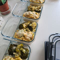 I'm very pleasantly surprised by this one. It's not a mac and cheese in the normal sense, but it really does work! I did add some fresh oregano, chives, garlic pepper, and parmesan cheese, and it was lovely.