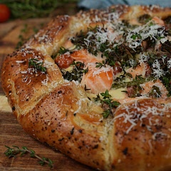 Prepare to be wowed by this lightning-fast and oh-so-tasty Salmon and Broccolini Galette!🤤 Once you experience its mouthwatering flavors, you’ll be hooked for life.💫