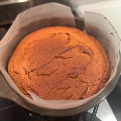Delicious, marmalade-like flavour, few ingredients and easy steps. Will be my new go-to dessert! Best served with cream or yoghurt on the side.